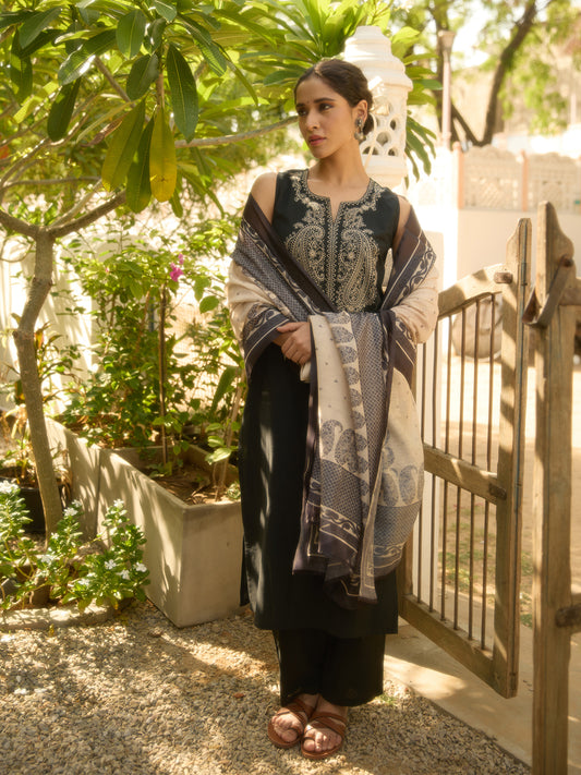 Women's Sleeveless Embroidered Kurta Set with Dupatta