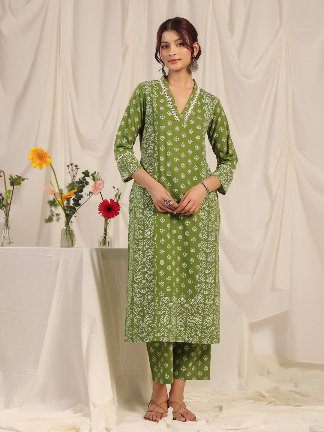 Women's Green Printed Straight Kurta with trouser