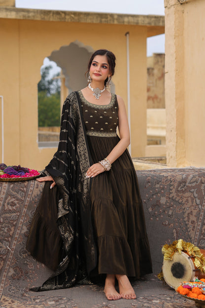 Women's Black Sleeveless Tiered Anarkali set