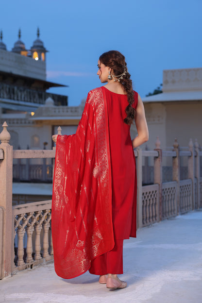 Women's  Embroidred Kurta Set