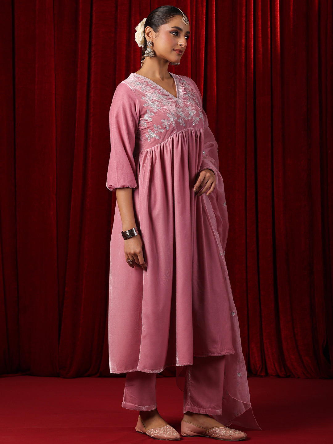 Women's Embroidered Velvet Kurta Set