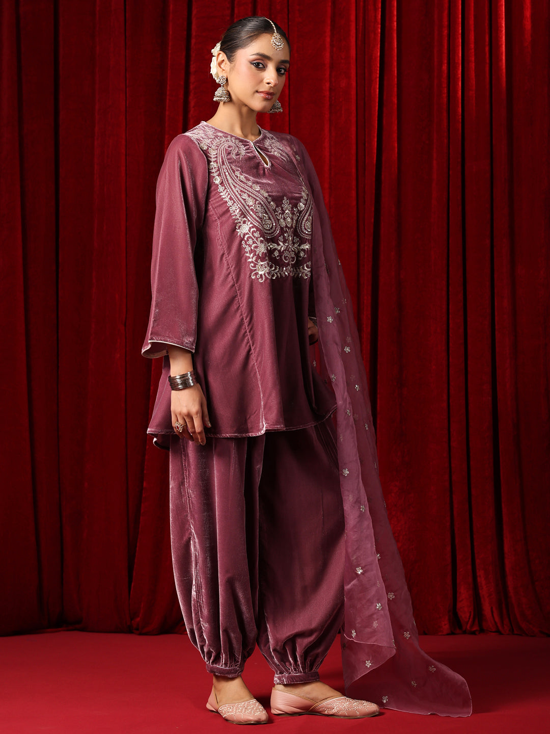 Women's  Embroiderd Velvet Kurta Set
