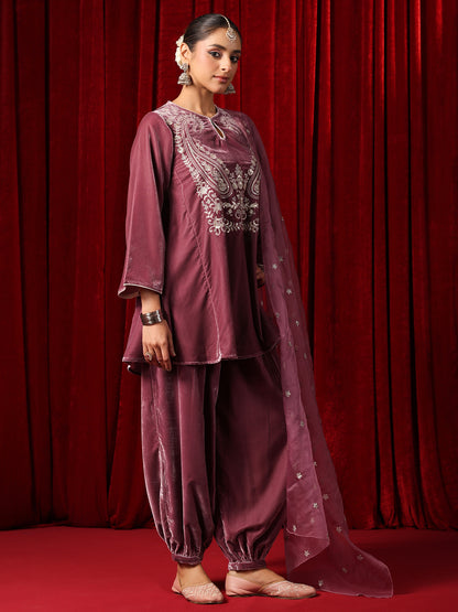 Women's  Embroiderd Velvet Kurta Set