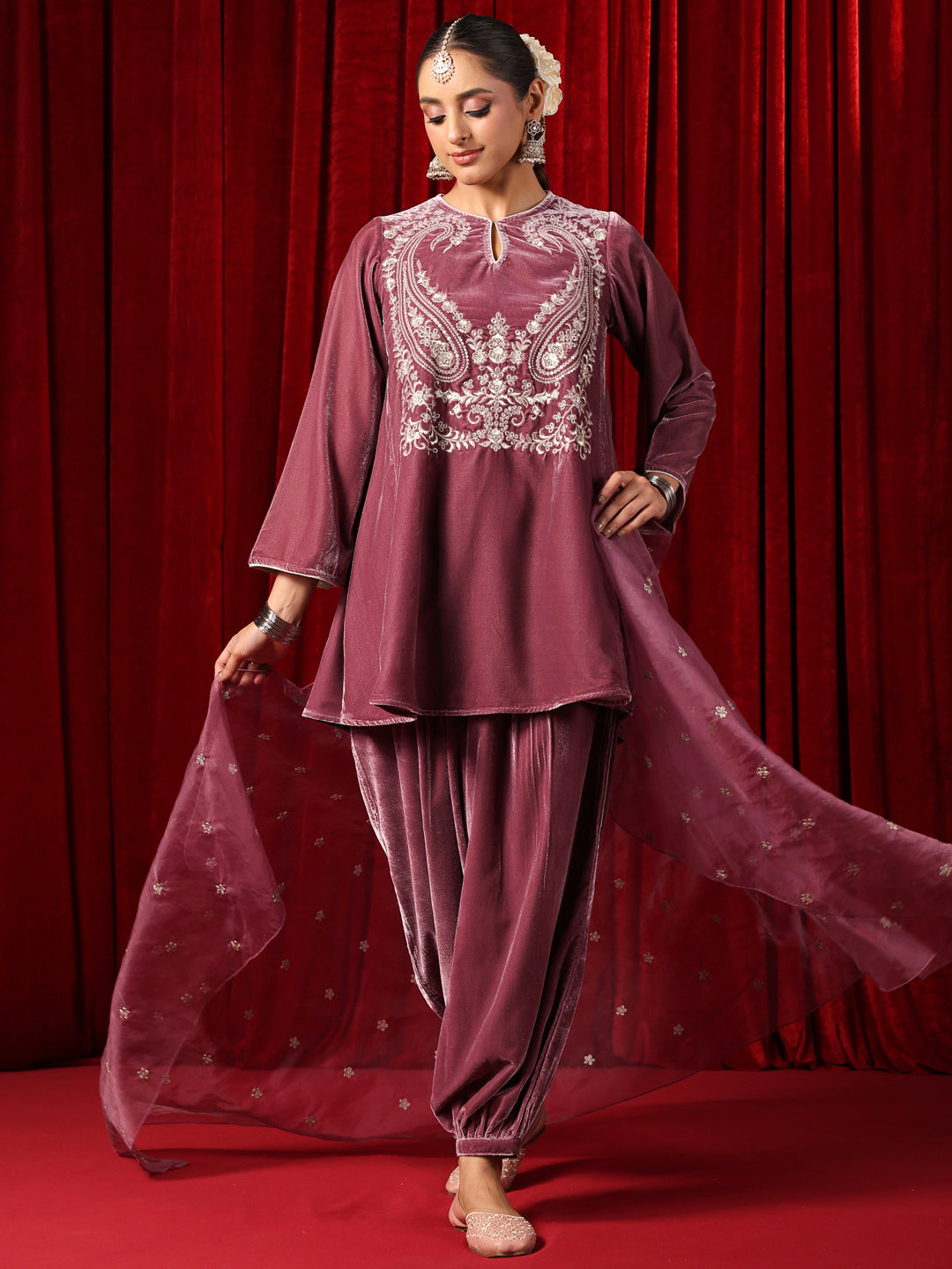 Women's  Embroiderd Velvet Kurta Set