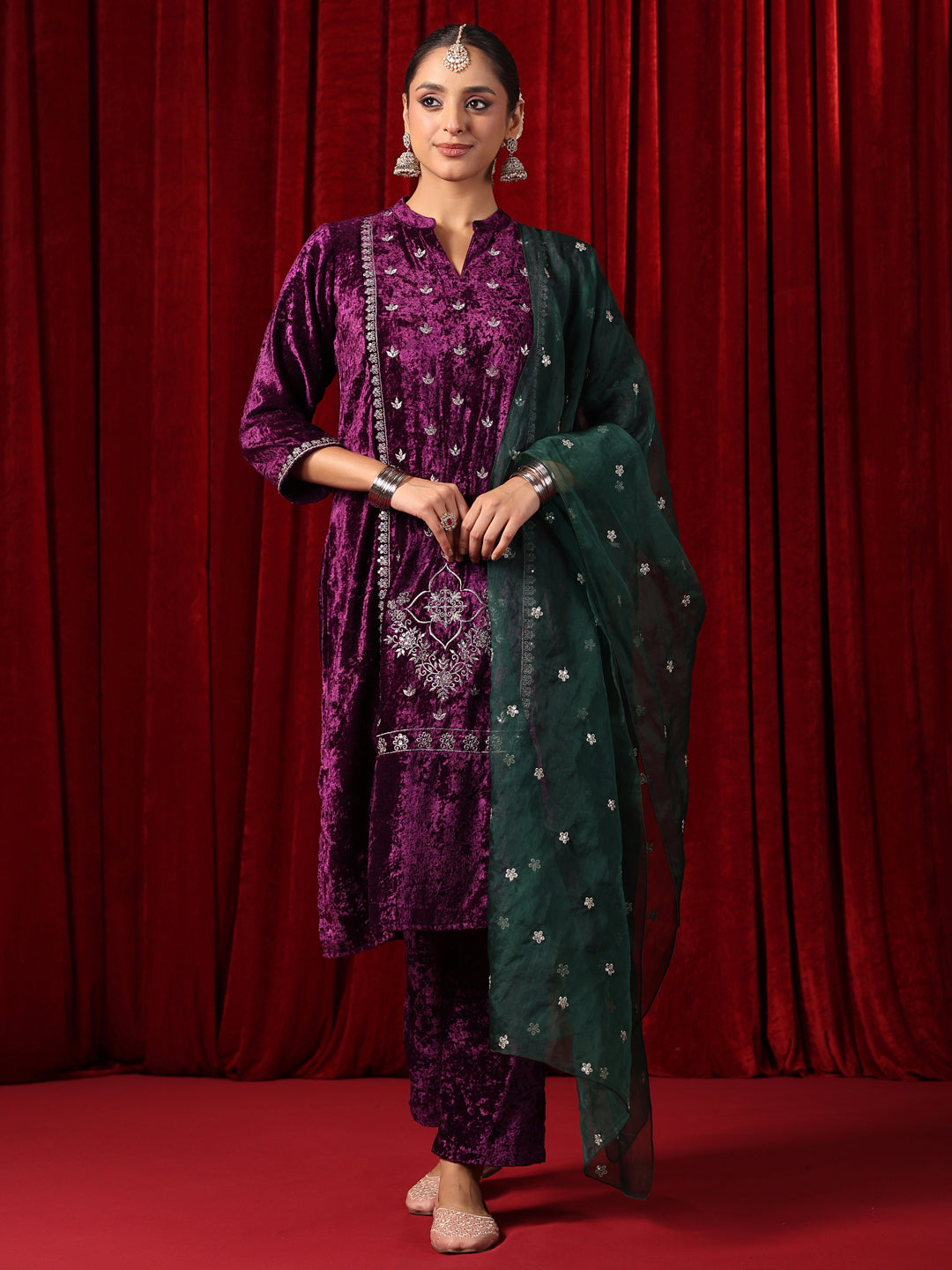 Women's Embroiderd Velvet Kurta Set