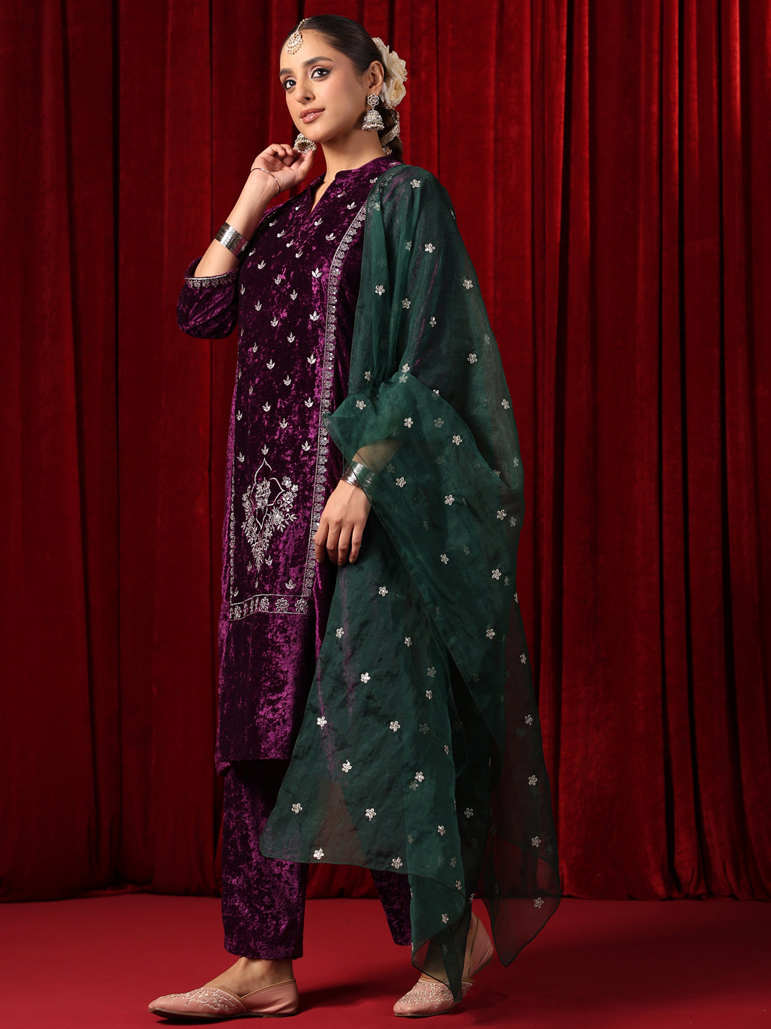 Women's Embroiderd Velvet Kurta Set