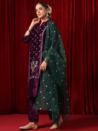 Women's Embroiderd Velvet Kurta Set