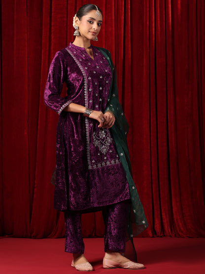 Women's Embroiderd Velvet Kurta Set