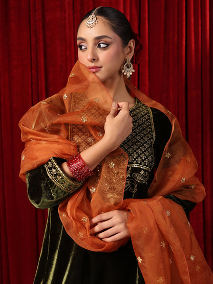 Women's Embroidered Velvet Kurta Set