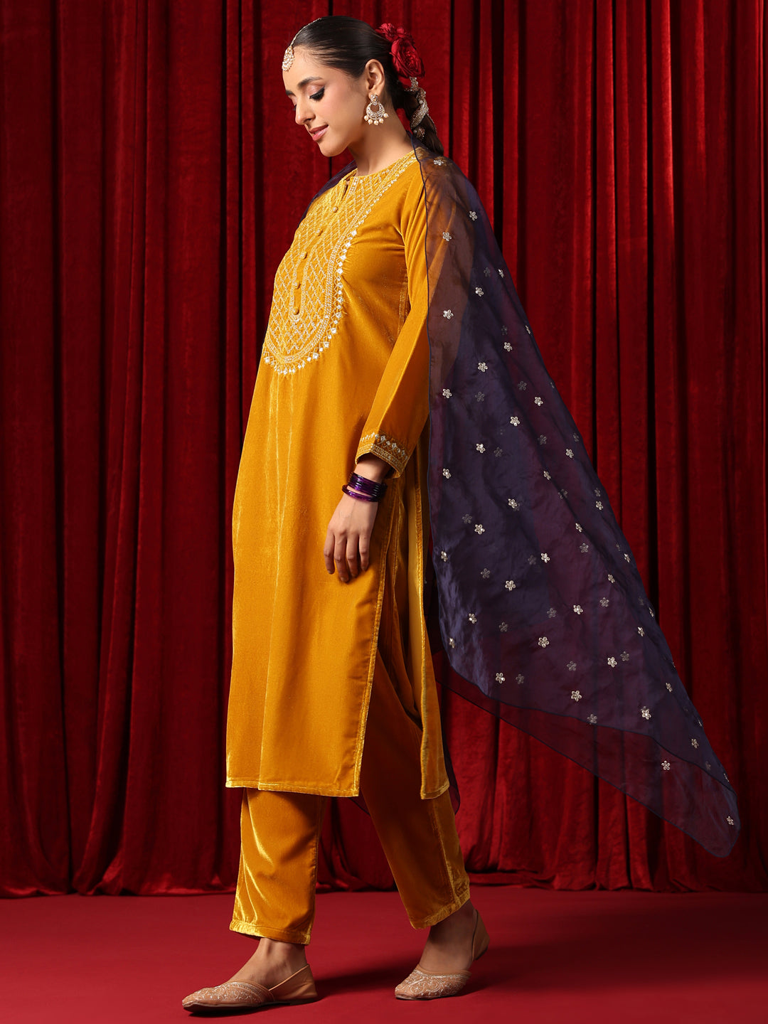 Women's Embroidered Velvet Kurta Set