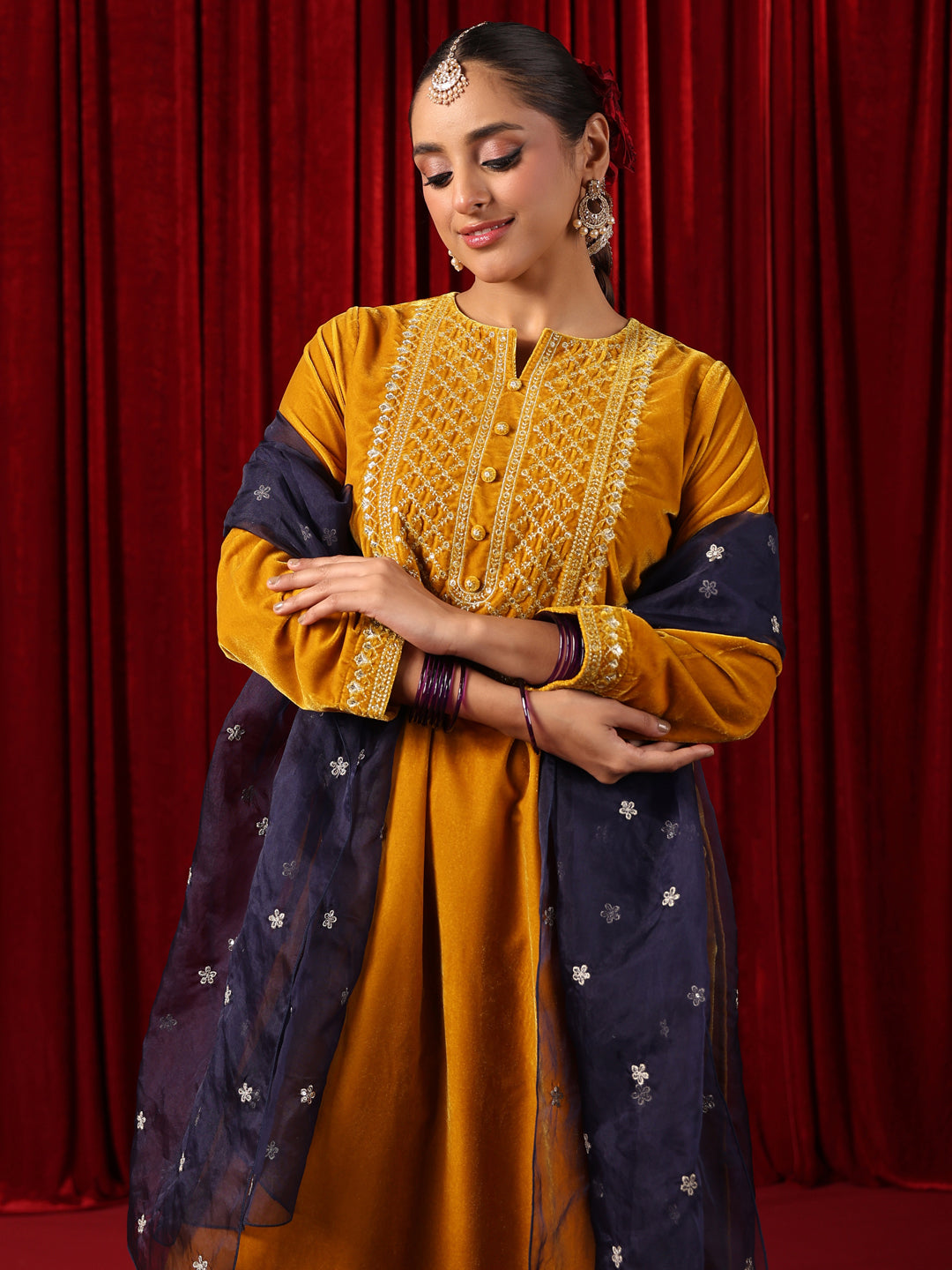 Women's Embroidered Velvet Kurta Set