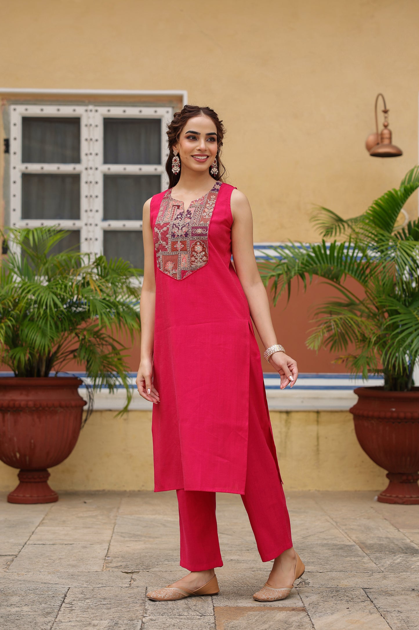 Women's Sleeveless Embroidered Kurta Set