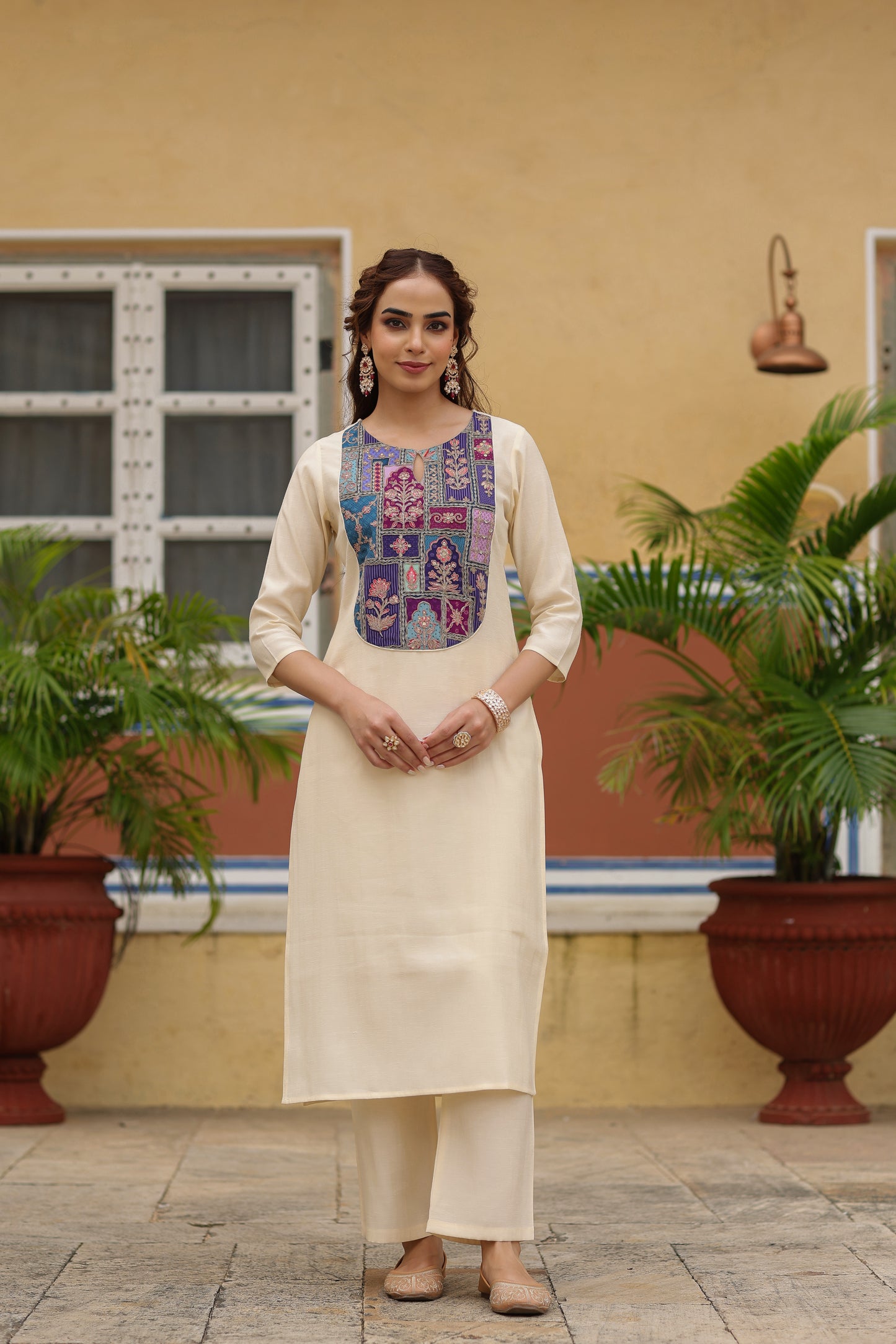 Women's Off White Embroidered Kurta Set
