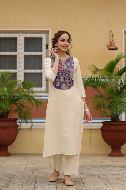 Women's Off White Embroidered Kurta Set