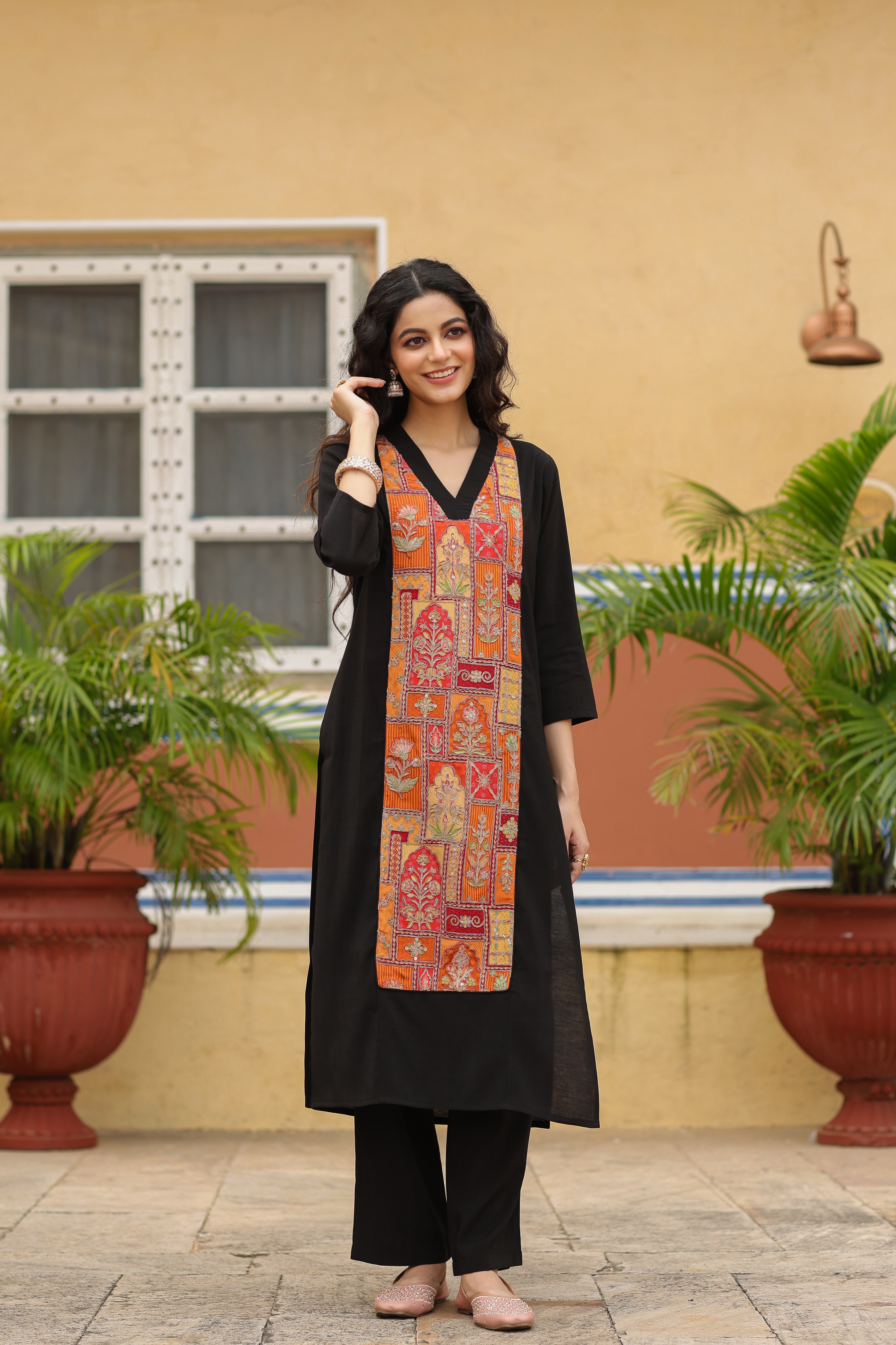Women's Black Embroidered Kurta Set