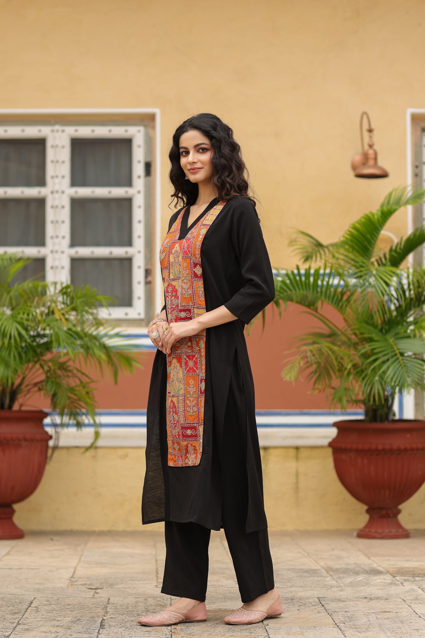 Women's Black Embroidered Kurta Set