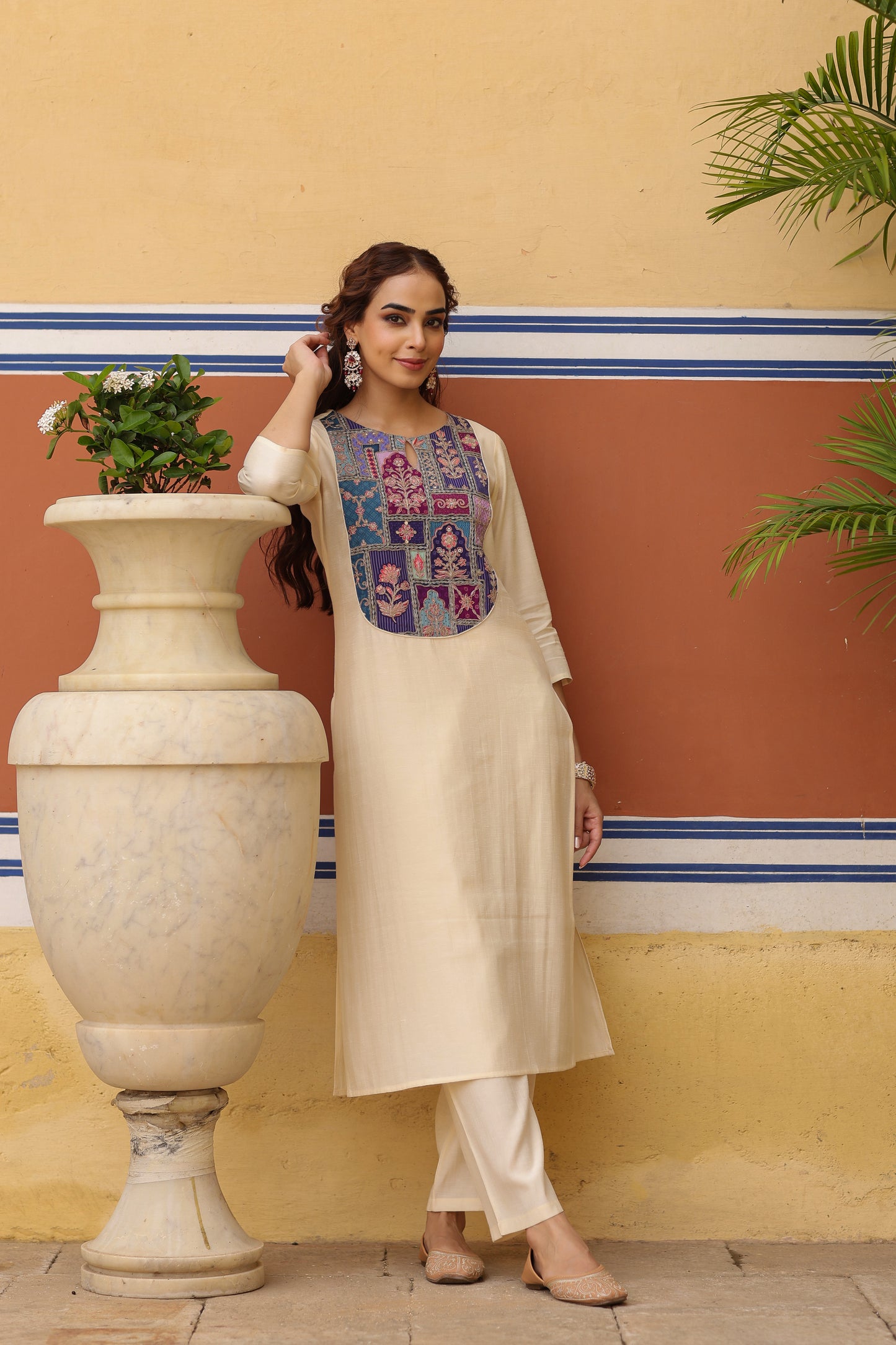 Women's Off White Embroidered Kurta Set