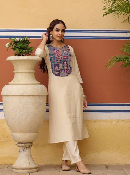 Women's Off White Embroidered Kurta Set