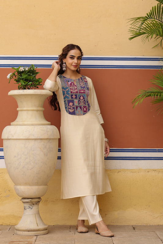 Women's Off White Embroidered Kurta Set