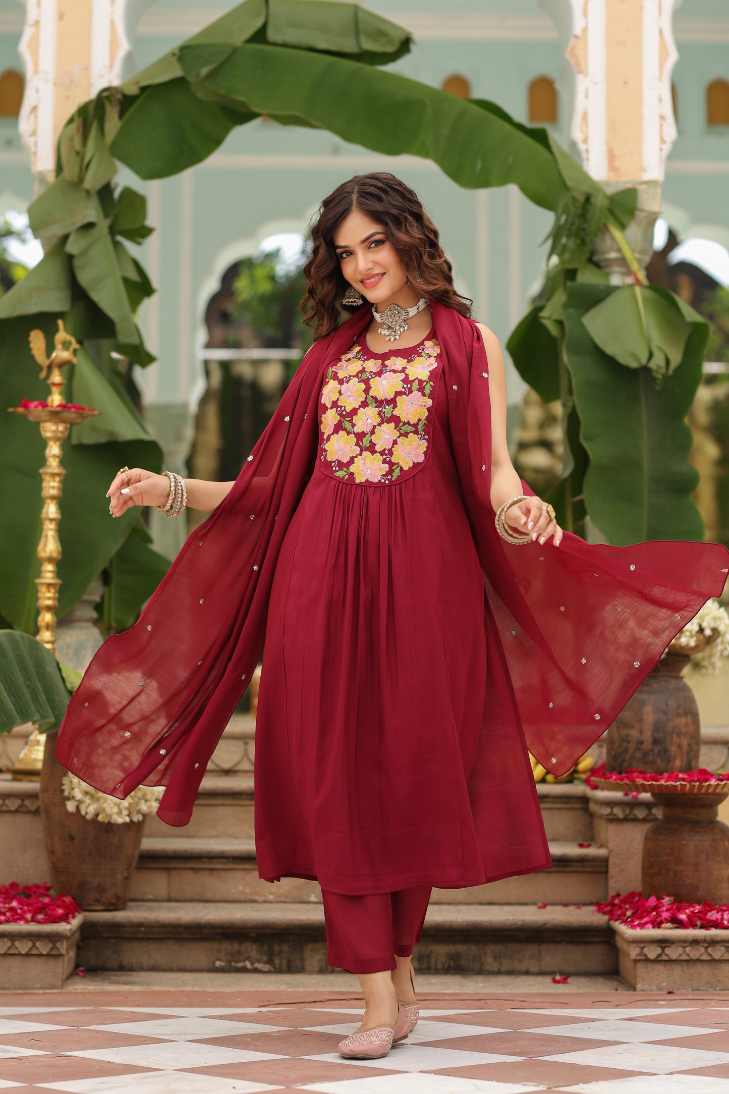 Women's Sleeveless Embroidered Kurta Set
