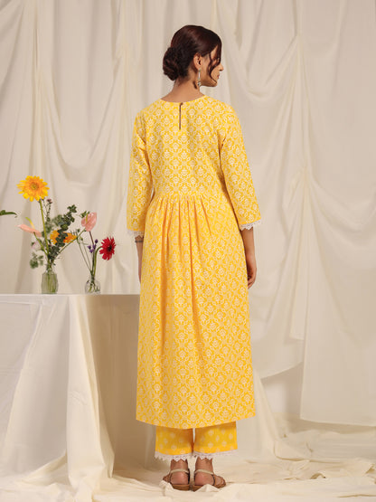 Women's Yellow Printed Cotton Kurta With Trouser