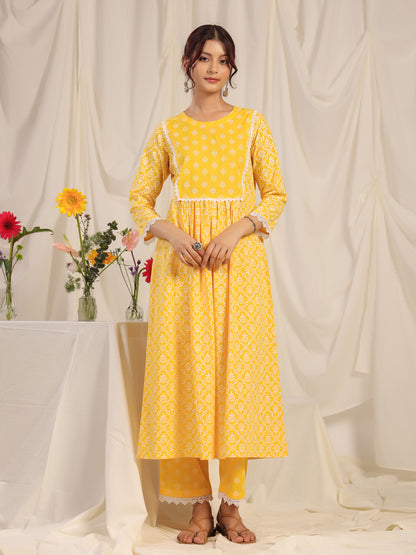 Women's Yellow Printed Cotton Kurta With Trouser