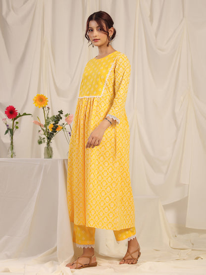 Women's Yellow Printed Cotton Kurta With Trouser