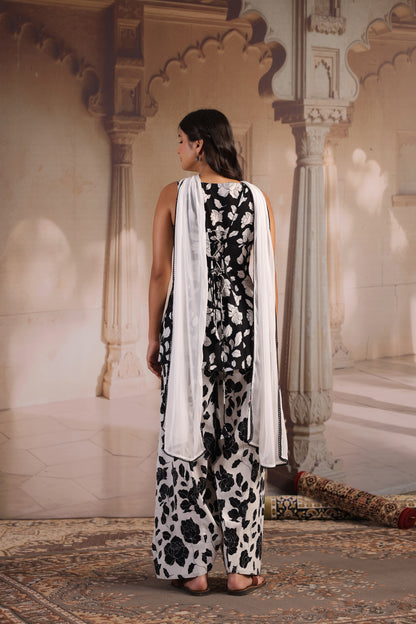 Women's Black and White Sleeveless Farshi Set