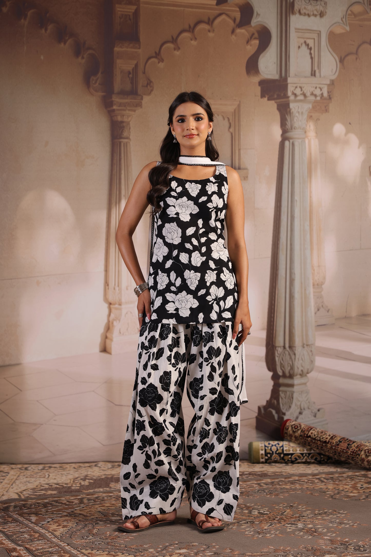 Women's Black and White Sleeveless Farshi Set