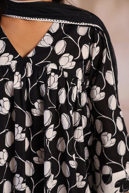 Women’s Black and White Dhoti Set with Dupatta