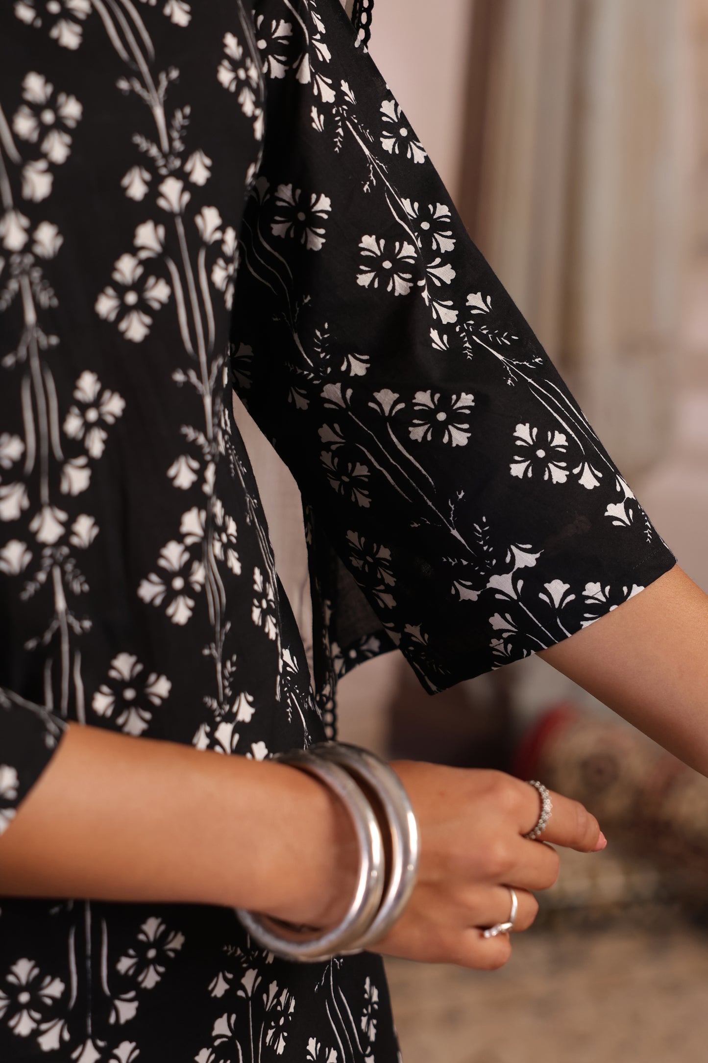 Women's Black and White Printed Kurta With Salwar
