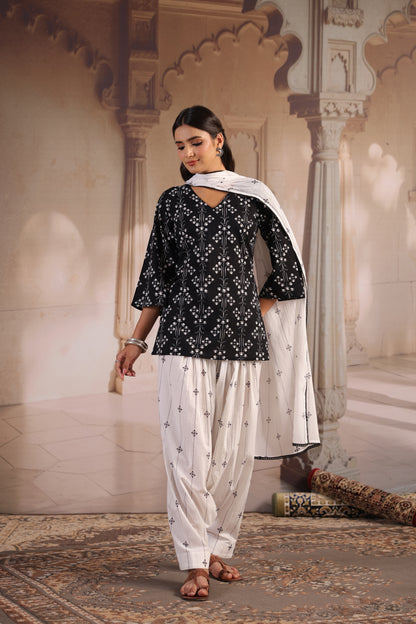 Women's Black and White Printed Kurta With Salwar
