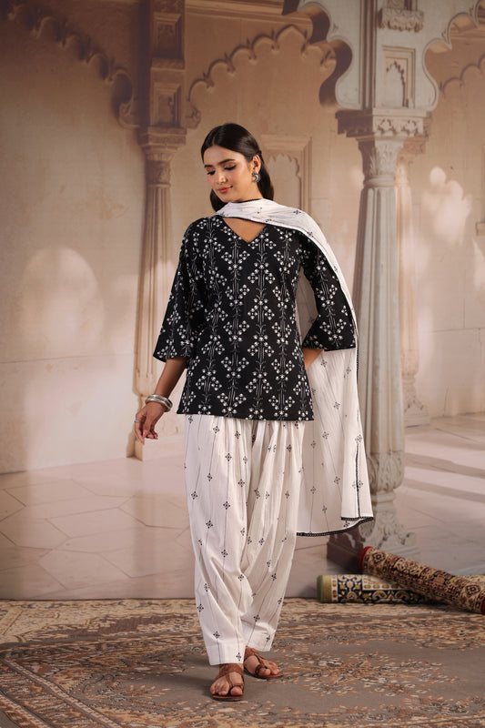 Women's Black and White Printed Kurta With Salwar